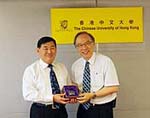 Prof. Jack Cheng (right), Pro-Vice-Chancellor of CUHK presents a souvenir to Prof. Zhou Xuhong (left), President of Lanzhou University.